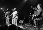 20241214-224254-IMG 7203  Stephen Hull (chant, guitare), Sheryl Youngblood (chant, batterie), Dave Herrero (chant, guitare), Johnny Iguana (claviers), Victor Reed (batterie), Chano Cruz (basse) : CHICAGO BLUES FESTIVAL, DAVE HERRERO, SEINE SAINT DENIS-TREMBLAY EN FRANCE, SHERYL YOUNGBLOOD, STEPHEN HULL