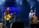 20250425-193701-IMG 8766  Doug Deming (chant, guitare), Andrew Gohman (contrebasse, basse), Zack Pomerleau (batterie) : BEAUTIFUL SWAMP BLUES FESTIVAL, DOUG DEMING, DOUG DEMING AND THE JEWELS TONES, HAUTS DE FRANCE-PAS DE CALAIS-CALAIS