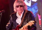 20250529-IMG 8497  David Wilson (guitare, chant), Fabrizio Erba (basse), Toto Poznantek (batterie), Lu Ca (claviers, guitare, chant) : BRAD WILSON, FABRIZIO ERBA, HAUTS DE SEINE-MONTROUGE-THE BACKSTAGE, LU CA, TOTO POZNANTEK