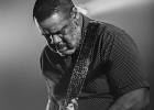20251108-204913-IMG 0287  Kirk Fletcher (chant, guitare),  Levent Özdemir (batterie),  Erkan Özdemir (basse), Till-Sahm (claviers) : ERKAN OZDEMIR, KIRK FLETCHER, LEVENT OZDEMIR, SEINE SAINT DENIS-TREMBLAY EN FRANCE, TILL SAHM