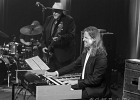 20251108-205004-IMG 0290  Kirk Fletcher (chant, guitare),  Levent Özdemir (batterie),  Erkan Özdemir (basse), Till-Sahm (claviers) : ERKAN OZDEMIR, KIRK FLETCHER, LEVENT OZDEMIR, SEINE SAINT DENIS-TREMBLAY EN FRANCE, TILL SAHM