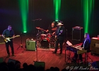 20251108-212338-IMG 0323  Kirk Fletcher (chant, guitare),  Levent Özdemir (batterie),  Erkan Özdemir (basse), Till-Sahm (claviers) : ERKAN OZDEMIR, KIRK FLETCHER, LEVENT OZDEMIR, SEINE SAINT DENIS-TREMBLAY EN FRANCE, TILL SAHM