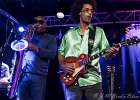 20251202-210630-IMG 0576  Selwyn Birchwood (guitare, chant), Reggie Oliver (saxophone baryton), Donald Wright (basse), Eric Cannavaro (claviers), Henley Connor III (batterie), Carly Harvey (chant) : CARLY HARVEY, CHICAGO BLUES FESTIVAL, CHICAGO BLUES FESTIVAL 2025, DONALD HUFF WRIGHT, HENLEY CONNOR, JOHN HETHERINGTON, PARIS-NEW MORNING, REGI OLIVIER, SELWYN BIRCHWOOD