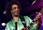 20251202-211313-IMG 0586  Selwyn Birchwood (guitare, chant), Reggie Oliver (saxophone baryton), Donald Wright (basse), Eric Cannavaro (claviers), Henley Connor III (batterie), Carly Harvey (chant) : CARLY HARVEY, CHICAGO BLUES FESTIVAL, CHICAGO BLUES FESTIVAL 2025, DONALD HUFF WRIGHT, HENLEY CONNOR, JOHN HETHERINGTON, PARIS-NEW MORNING, REGI OLIVIER, SELWYN BIRCHWOOD