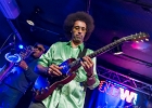 20251202-212054-IMG 0600  Selwyn Birchwood (guitare, chant), Reggie Oliver (saxophone baryton), Donald Wright (basse), Eric Cannavaro (claviers), Henley Connor III (batterie), Carly Harvey (chant) : CARLY HARVEY, CHICAGO BLUES FESTIVAL, CHICAGO BLUES FESTIVAL 2025, DONALD HUFF WRIGHT, HENLEY CONNOR, JOHN HETHERINGTON, PARIS-NEW MORNING, REGI OLIVIER, SELWYN BIRCHWOOD