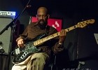20251202-220804-IMG 0640  Selwyn Birchwood (guitare, chant), Reggie Oliver (saxophone baryton), Donald Wright (basse), Eric Cannavaro (claviers), Henley Connor III (batterie), Carly Harvey (chant) : CARLY HARVEY, CHICAGO BLUES FESTIVAL, CHICAGO BLUES FESTIVAL 2025, DONALD HUFF WRIGHT, HENLEY CONNOR, JOHN HETHERINGTON, PARIS-NEW MORNING, REGI OLIVIER, SELWYN BIRCHWOOD
