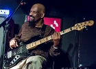 20251202-220819-IMG 0641  Selwyn Birchwood (guitare, chant), Reggie Oliver (saxophone baryton), Donald Wright (basse), Eric Cannavaro (claviers), Henley Connor III (batterie), Carly Harvey (chant) : CARLY HARVEY, CHICAGO BLUES FESTIVAL, CHICAGO BLUES FESTIVAL 2025, DONALD HUFF WRIGHT, HENLEY CONNOR, JOHN HETHERINGTON, PARIS-NEW MORNING, REGI OLIVIER, SELWYN BIRCHWOOD
