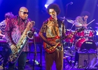 20251213-210711-IMG 0948  Selwyn Birchwood (guitare, chant), Reggie Oliver (saxophone baryton), Donald Wright (basse), Eric Cannavaro (claviers), Henley Connor III (batterie), Carly Harvey (chant) : CARLY HARVEY, CHICAGO BLUES FESTIVAL 2025, DONALD HUFF WRIGHT, ERIC CANNAVARO, HENLEY CONNOR, REGI OLIVER, SEINE SAINT DENIS-TREMBLAY EN FRANCE, SELWYN BIRCHWOOD