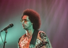 20251213-211410-IMG 0958  Selwyn Birchwood (guitare, chant), Reggie Oliver (saxophone baryton), Donald Wright (basse), Eric Cannavaro (claviers), Henley Connor III (batterie), Carly Harvey (chant) : CARLY HARVEY, CHICAGO BLUES FESTIVAL 2025, DONALD HUFF WRIGHT, ERIC CANNAVARO, HENLEY CONNOR, REGI OLIVER, SEINE SAINT DENIS-TREMBLAY EN FRANCE, SELWYN BIRCHWOOD