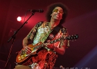 20251213-220418-IMG 1024  Selwyn Birchwood (guitare, chant), Reggie Oliver (saxophone baryton), Donald Wright (basse), Eric Cannavaro (claviers), Henley Connor III (batterie), Carly Harvey (chant) : CARLY HARVEY, CHICAGO BLUES FESTIVAL 2025, DONALD HUFF WRIGHT, ERIC CANNAVARO, HENLEY CONNOR, REGI OLIVER, SEINE SAINT DENIS-TREMBLAY EN FRANCE, SELWYN BIRCHWOOD