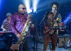 20251213-221550-IMG 1038  Selwyn Birchwood (guitare, chant), Reggie Oliver (saxophone baryton), Donald Wright (basse), Eric Cannavaro (claviers), Henley Connor III (batterie), Carly Harvey (chant) : CARLY HARVEY, CHICAGO BLUES FESTIVAL 2025, DONALD HUFF WRIGHT, ERIC CANNAVARO, HENLEY CONNOR, REGI OLIVER, SEINE SAINT DENIS-TREMBLAY EN FRANCE, SELWYN BIRCHWOOD
