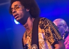 20251213-222105-IMG 1041  Selwyn Birchwood (guitare, chant), Reggie Oliver (saxophone baryton), Donald Wright (basse), Eric Cannavaro (claviers), Henley Connor III (batterie), Carly Harvey (chant) : CARLY HARVEY, CHICAGO BLUES FESTIVAL 2025, DONALD HUFF WRIGHT, ERIC CANNAVARO, HENLEY CONNOR, REGI OLIVER, SEINE SAINT DENIS-TREMBLAY EN FRANCE, SELWYN BIRCHWOOD