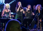 20260205-215814-IMG 1616  Lisbet Guldbaek  (chant), Caroline Devismes (chant), Laura Drouillard (chant),  Audrey Lurie (chant),  Sylvain Fetis (saxophone, flute ...),  Jean-Do Sallaberry (guitare), Laurian Daire (claviers), Francis Arnaud (batterie), Laurent Cokelaere (basse) : HAUTS DE SEINE-MONTROUGE-THE BACKSTAGE