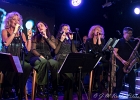 20260205-232650-IMG 1622  Lisbet Guldbaek  (chant), Caroline Devismes (chant), Laura Drouillard (chant),  Audrey Lurie (chant),  Sylvain Fetis (saxophone, flute ...),  Jean-Do Sallaberry (guitare), Laurian Daire (claviers), Francis Arnaud (batterie), Laurent Cokelaere (basse) : HAUTS DE SEINE-MONTROUGE-THE BACKSTAGE