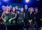 20260205-233515-IMG 1628  Lisbet Guldbaek  (chant), Caroline Devismes (chant), Laura Drouillard (chant),  Audrey Lurie (chant),  Sylvain Fetis (saxophone, flute ...),  Jean-Do Sallaberry (guitare), Laurian Daire (claviers), Francis Arnaud (batterie), Laurent Cokelaere (basse) : HAUTS DE SEINE-MONTROUGE-THE BACKSTAGE