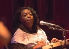 20260317-211406-IMG 0092  Shakura S&#39;Aida (chant), Nicole &#34;Nikki D&#34; Brown (guitare Lap steel),  Roger Williams (basse),  Kunle (guitare),  Worrell McFarlane (batterie) : KUNE, NICOLE BROWN, PARIS 10eme, PARIS-NEW MORNING, ROGER WILLIAMS, SHAKURA S’AIDA, WORRELL MC FARLANE