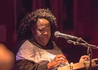 20260317-211407-IMG 0093  Shakura S&#39;Aida (chant), Nicole &#34;Nikki D&#34; Brown (guitare Lap steel),  Roger Williams (basse),  Kunle (guitare),  Worrell McFarlane (batterie) : KUNE, NICOLE BROWN, PARIS 10eme, PARIS-NEW MORNING, ROGER WILLIAMS, SHAKURA S’AIDA, WORRELL MC FARLANE