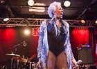 20260317-223056-IMG 0127  Shakura S&#39;Aida (chant), Nicole &#34;Nikki D&#34; Brown (guitare Lap steel),  Roger Williams (basse),  Kunle (guitare),  Worrell McFarlane (batterie) : KUNE, NICOLE BROWN, PARIS 10eme, PARIS-NEW MORNING, ROGER WILLIAMS, SHAKURA S’AIDA, WORRELL MC FARLANE