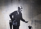20211116-IMG 2759  Banksy - Homme avec son chien - Paris - France - 2018 - The Word of Banksy -  Paris 9eme - France - le 16/11/2021 : PARIS, STREET ART, STREET ART-BANKSY