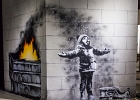 20211116-IMG 2786  Banksy - Joyeuses fêtes - Port Talbot - Pays de Galles - 2018 - The Word of Banksy -  Paris 9eme - France - le 16/11/2021 : PARIS, STREET ART, STREET ART-BANKSY