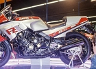 19841001-IMG 0089-3  Yamaha FZ 750 - salon de la moto - Paris - France octobre 1984 : MOTOS HORS HARLEY, SCAN PHOTO et DIAPO